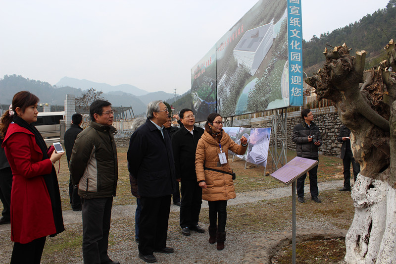 十一屆人大常委會(huì)副委員長(zhǎng)路甬祥參觀指導(dǎo)宣紙文化園